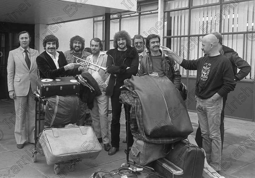 kenny-ball-jazzmen-78 
 Kenny Ball and his group arrive at Cork Airport for the Jazz Festival 30/10/78 1978 .ref no 222/099 222/99 . First festival ?