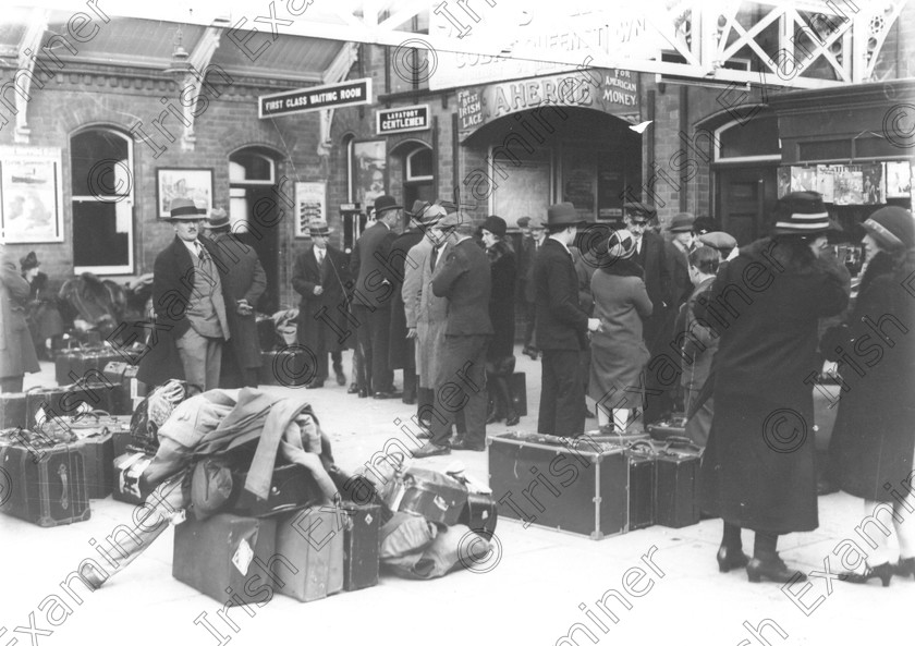 676945 
 AWAITING NEWS IN COBH OF THE 'CELTIC', THE WHITE STAR LINER LINER STRANDED ON THE ROCKS AT ROCHE'S POINT, CORK HARBOUR. LUGGAGE. BOARDING. EMIGRATION.
12 DECEMBER 1928
REF: 264A
DOWN MEMORY LANE. BLACK AND WHITE.