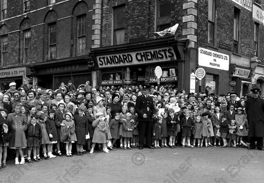 PROCESSION8 
 WAITING FOR THE EUCHARISTIC PROCESSION TO COMMENCE 12/06/55 - REF. 365H

DOWN MEMORY LANE

BLACK AND WHITE