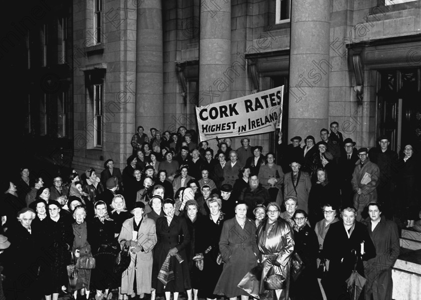 597991 
 PLEASE ARCHIVE - RATES - WOMEN MARCH IN PROTEST TO CITY HALL, CORK 19/03/1957 - REF. 418J

DOWN MEMORY LANE - BLACK AND WHITE