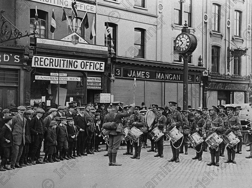 PICTURE THAT 31 
 British Army First World War recruiting Patrick Street, Cork 01/10/1915