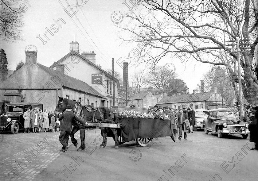 blarney2bwhires 
 Funeral of Sir George Colthurst at Blarney 02/03/1951 Ref. 931D old black and white burials blarney castle