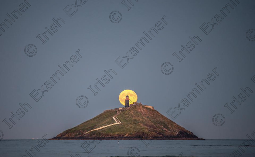 37888045 2105394696386506 8162313264164765696 n 
 Ballycotton Lighthouse, East Cork, summers evening. Taken by myself, John McManus (41) amatuer photographer.