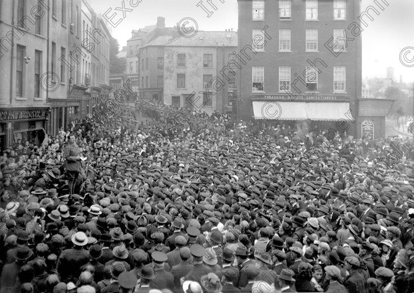 8585791 
 British Army First World War recruiting meeting at Shandon Street, Cork 01/10/1915