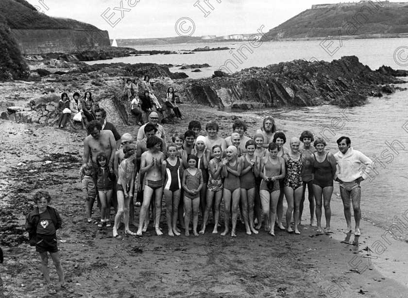 weavers-old 
 DOLPHIN SWIMMING CLUB - SWIN AT WEAVERS POINT, CROSSHAVEN 30/07/76 - REF. 204/147 OLD CORK SPORT BLACK AND WHITE PICS 00 
 Keywords: PUBDATE_2000_06_14_echo_bw 15.6 swimmers_23