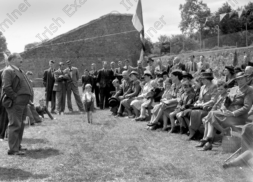 1207118 1207118 
 Charity garden fete at Bandon Grammar School 02/07/1948 Ref. 483D Old black and white