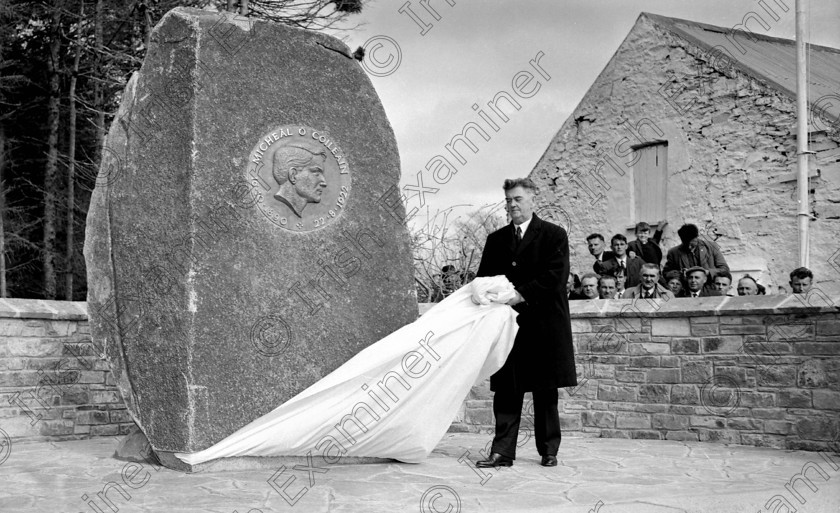 1265392 
 Unveiling of Michael Collins memorial in West Cork by General Tom Barry Ref. 264-32 Old black and white