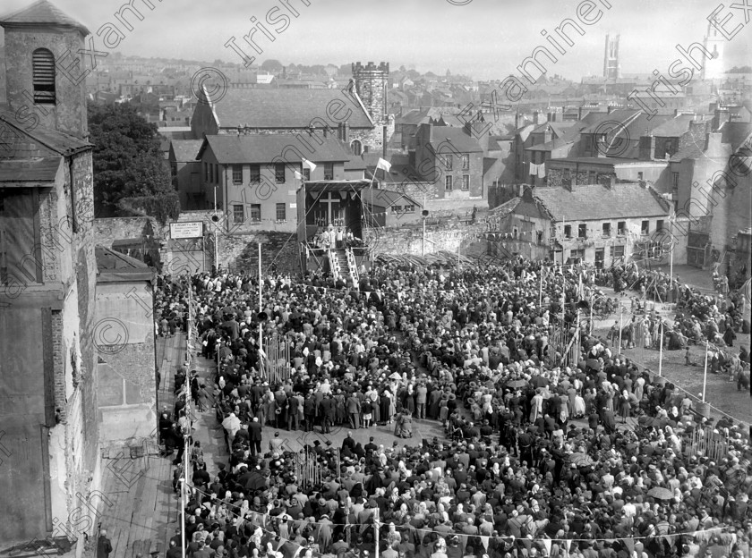 834262 834262 
 For 'READY FOR TARK'
Foundation stone of new St. Francis Church at Liberty Street being laid by Bishop of Cork Daniel Cohalan 03/08/1949 Ref. 656D Old black and white churches religion bishops