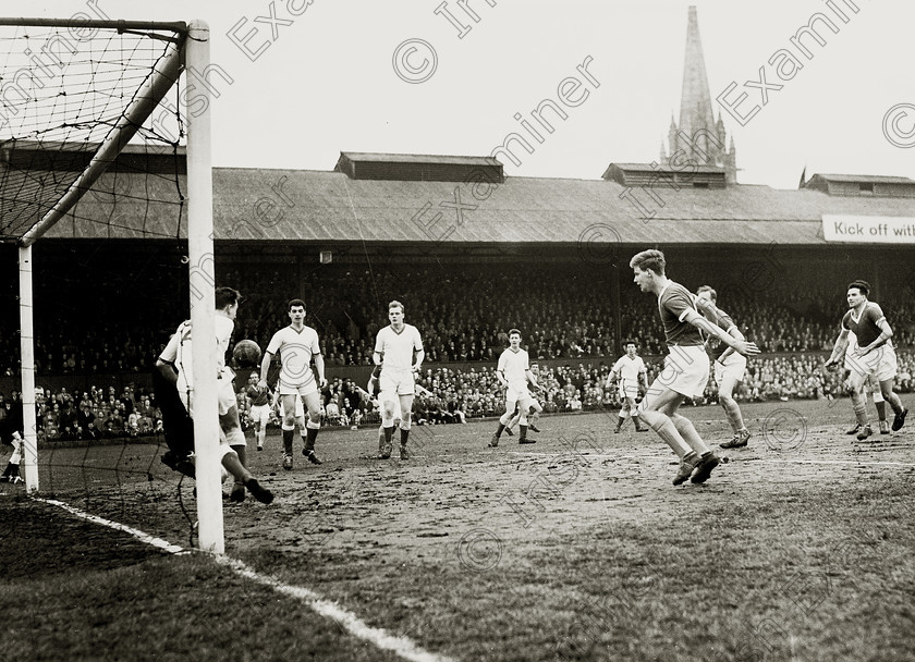 356168 
 SOCCER - CORK HIBERNIANS V WATERFORD F.A.AI. CUP SEMI-FINAL AT DALYMOUNT PARK, DUBLIN 03/04/60 - REF. 141L

DOWN MEMORY LANE - BLACK AND WHITE