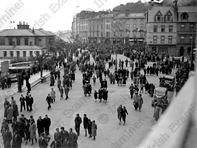 777278 
 For 'READY FOR TARK'
Easter Rising commemeration ceremonies at Cobh, Co. Cork 11/04/1939 Ref. 311C Old black and white 1916