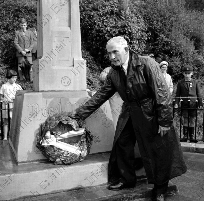 849170 
 For 'READY FOR TARK'
General Sean MacEoin lays a wreath at the Beal na mBlath monument in August 1963 Ref. 974M Old black and white michael collins irish civil war