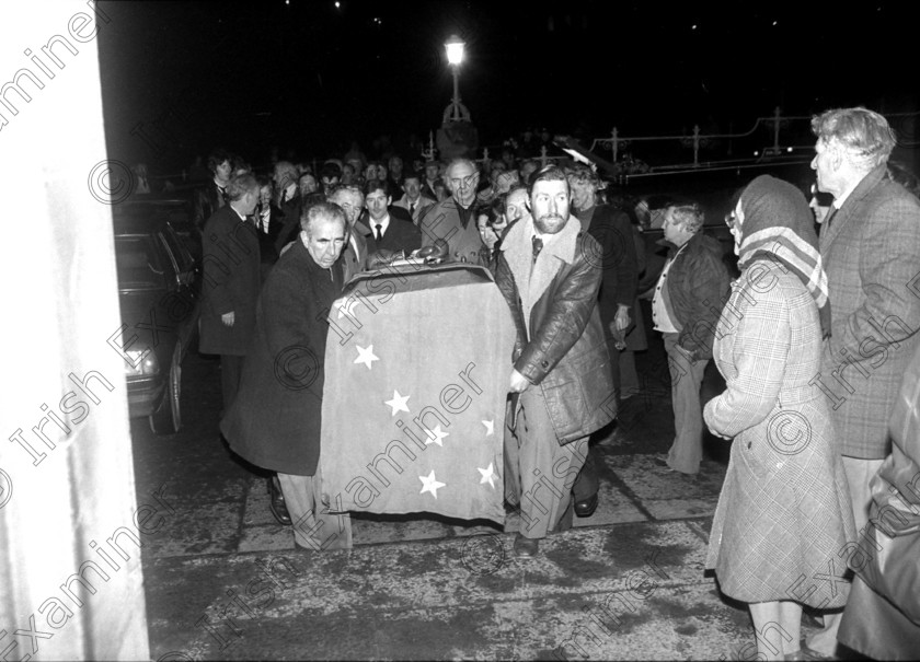 1550485 
 IRSH EXAMINER BLACK & WHITE
REF: 223/248/21/12/78
Jack Doyle Funeral
Crowd pics