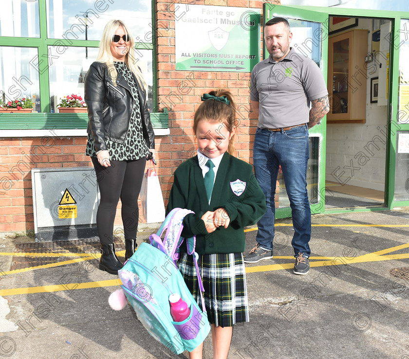 EOHMhuscrai03 
 31st August 2020.... Lucie O'Flynn starting her first day at Gaelscoil Mhuscrai in Blarney yesterday with her parents Derek O'Connor and Aoife O'Flynn Picture: Eddie O'Hare