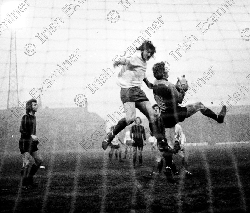 563596 
 SOCCER - CORK HIBERNIANS V BOHEMIANS - BOHEMIANS KEEPER MICK SMYTH (RIGHT) LEAPS TO WHIP THE BALL OFF THE HEAD OF CORK HIBERNIANS' MARTIN SHEEHAN DURING LEAGUE GAME AT DALYMOUNT PARK, DUBLIN 06/02/1972 - REF. 137/007

DOWN MEMORY LANE - BLACK AND WHITE