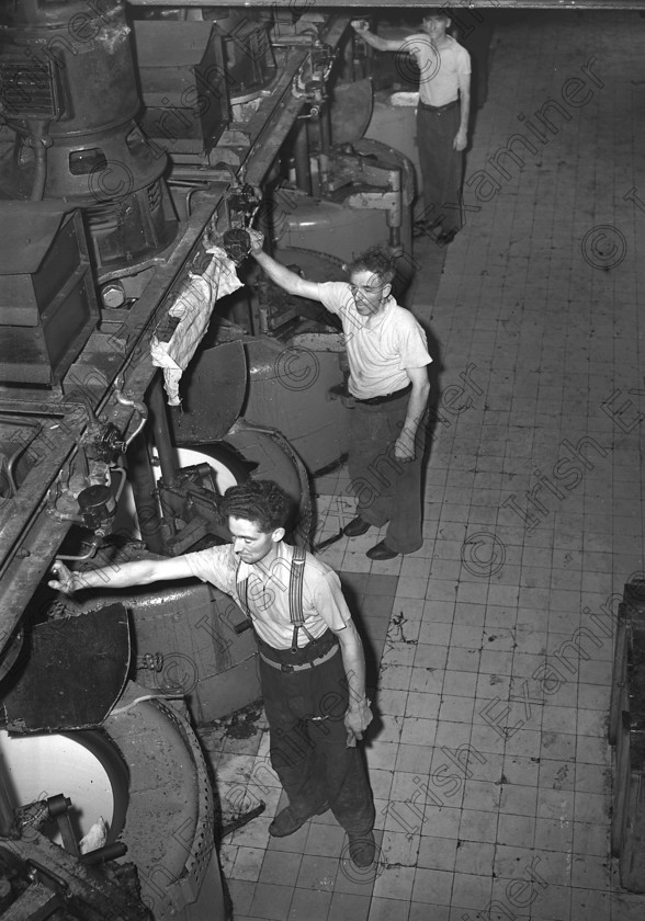 546957 
 IRISH SUGAR COMPANY FACTORY AT MALLOW , CO. CORK 09/10/1953 - REF. 272G
WILLIAN FOLEY AND PATRICK HEALY WORK THE MACHINES THAT SEPERATE THE SUGAR CRYSTALS FROM THEIR ASSOCIATED LIQUIDS .

DOWN MEMORY LANE - BLACK AND WHITE